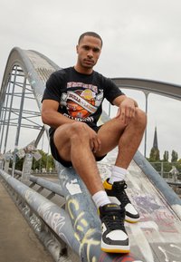 Champion RD18 2.0 MID - Basketsko - white/black/yellow