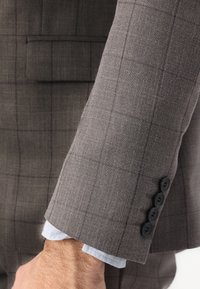 Isaac Dewhirst THE FASHION NOTCH SUIT SLIM - Κοστούμι - chocolate