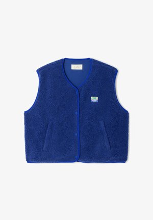 Blaues Fleeceweste mit strukturierter Oberfläche, Frontknöpfen, zwei Seitentaschen und einem kleinen Markenpatch auf der oberen linken Seite.