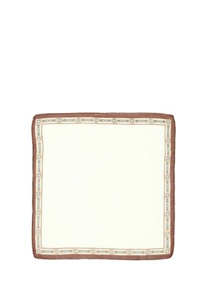 Kwadratowy kremowy szalik z brązową obwódką i dekoracyjnym wzorem łańcucha i kółek wzdłuż krawędzi.