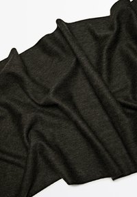 Tissu gris foncé, texture douce, légèrement froissé, léger avec une finition lisse, adapté pour les vêtements ou les textiles d'intérieur.