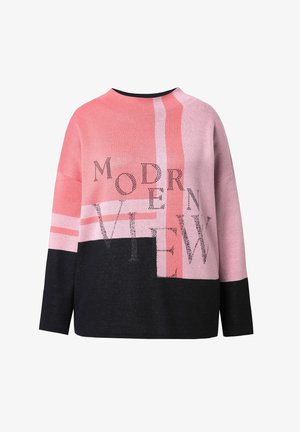 Strikket sweater i pink, sort og hvid med geometriske farveblokke. Har teksten "MODERN VIEW" i en kontrastfarvet skrifttype hen over forstykket.