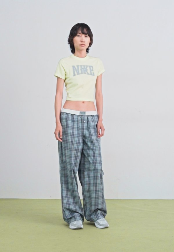 SLIM CROP TEE STREET - Print T-shirt - lime3