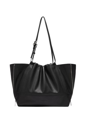 Schwarze Leder-Tote mit einer gerafften Oberseite, ausgestattet mit einem verstellbaren Schultergurt und silbernen Reißverschlüssen an beiden Seiten. Glatte Textur, minimalistisches Design.
