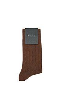 Brązowe skarpetki prążkowane o gładkiej fakturze, z czarną metką z logo "Massimo Dutti" na mankiecie.
