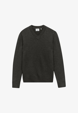 Donkergrijze trui met een V-halsontwerp, geribbelde textuur bij de nek en manchetten, en een effen kleur over de hele trui. Fijn gebreide stof.