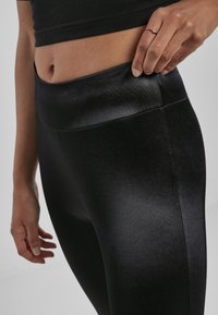 Urban Classics Legging (type pantalon) - black