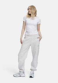 Caspara JOGGERS - Joggebukse - grey melange