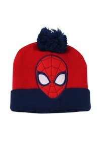 Rode gebreide beanie met een marineblauwe rand, voorzien van een Spider-Man gezicht logo en een marineblauwe pompon bovenop. Zachte textuur en ronde vorm.