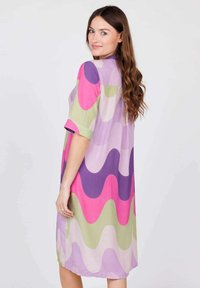 Key Largo WD NOVA V-NECK - Freizeitkleid - lilac