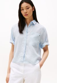 Tommy Hilfiger RELAXED SHIRT - Button-down blouse - breezy blue
