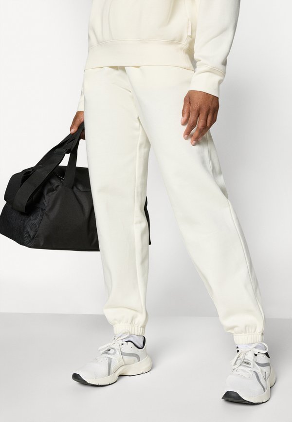 STUDIO SWEATPANTS - Tracksuit bottoms - cannoli cream3