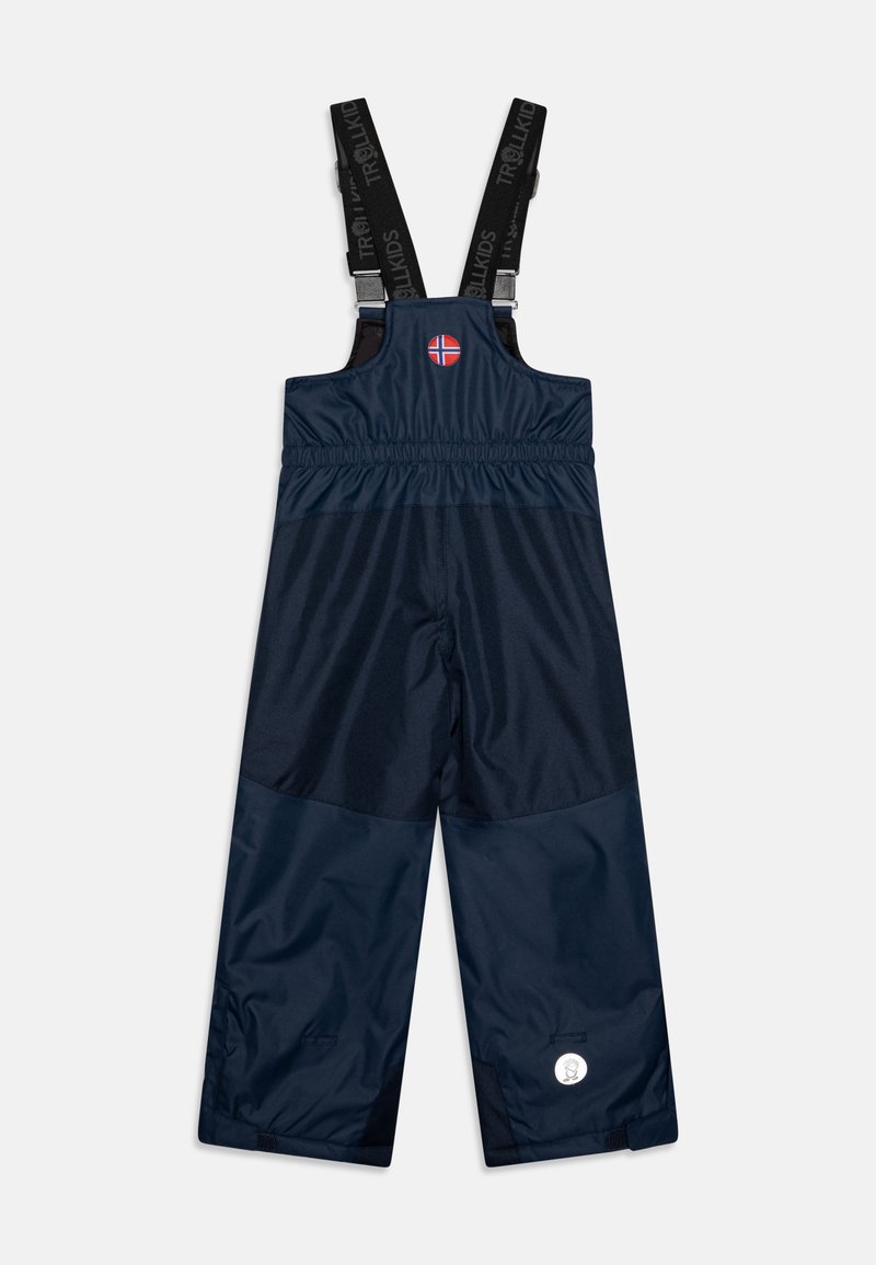 Navyblaue wasserdichte Overalls mit verstellbaren schwarzen Trägern, elastischem Bund und Logoakzent am linken Bein. Glattes, langlebiges Material.