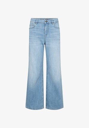 Šviesiai mėlynos spalvos platėjančios džinsinės kelnės su priekinėmis kišenėmis, užsegimu su sagomis ir subtiliu blukimu šlaunų bei kelių srityse.