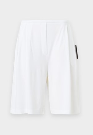 MENS PLEAT BERMUDA - Shorts - snow white
