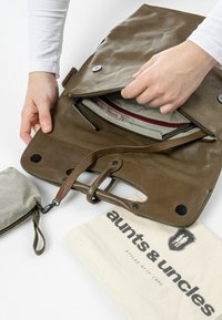 Aunts & Uncles MRS MINCE PIE - Tagesrucksack - dark olive