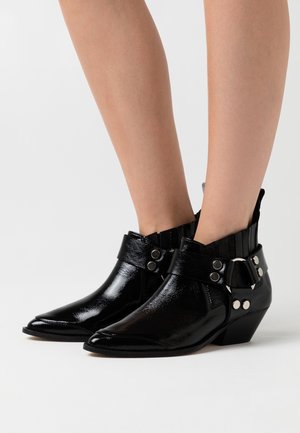 L37 Boots à talons - black