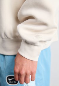 Nike Sportswear Sweatshirt - light orewood brown