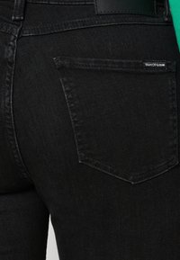 Marc O'Polo DENIM Vaqueros pitillo - black denim