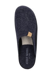 Pantofole in lana blu con una superficie texturizzata, design con punta aperta e una fascia elastica beige. Presenta un'etichetta in pelle marrone e un logo stampato all'interno.