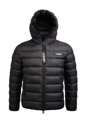Zwarte pufferjack met een ritssluiting aan de voorkant en een capuchon. Heeft geborduurde secties, een merkpatch en zijzakken. Glad, glanzend materiaal.