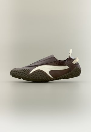 Puma, MOSTRO MOVE - Chaussons - chocolate brown/chocolate