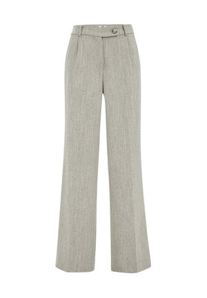 Pantalones grises de tejido trenzado con un diseño de pierna ancha, que presentan una cintura estructurada y un detalle de botón. La tela tiene una textura y un patrón sutiles.