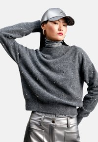 LOLA CASADEMUNT Svetr - grey