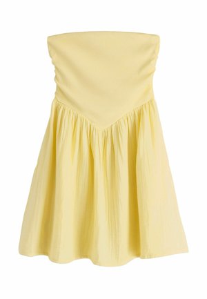 Gelbes trägerloses Kleid mit tailliertem Oberteil und gerafftem Rock, gefertigt aus leichtem Stoff für eine fließende Silhouette.