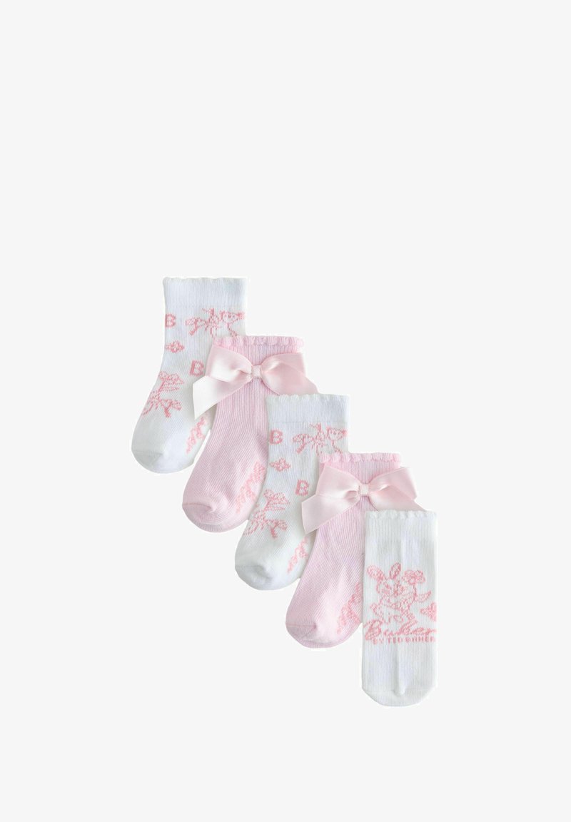 Cinq chaussettes pour bébé en blanc et rose, ornées de nœuds et de motifs floraux subtils dans des tons rose clair, disposées en couleurs alternées.