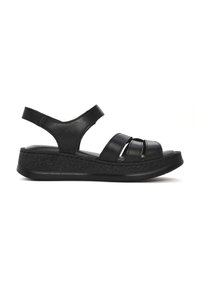 Zwarte leren sandalen met een gevoerde platform, voorzien van kruiselings straps en een verstelbare achterband voor een veilige pasvorm. Geprofileerde zool.