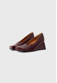 Chie Mihara QUTIE - Escarpins compensés - grape
