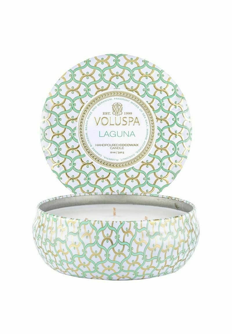 Voluspa - 3-WICK DECORATIVE TIN LAGUNA 340G - Doftljus - white, Förstora