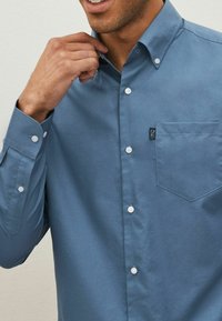 Next EASY IRON BUTTON DOWN - Ing - dusky blue