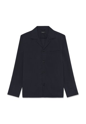 Tamsiai mėlyna marškinėliai su sagomis, su išpjauta apykakle, ilgomis rankovėmis ir vienu krūtinės kišene. Pagaminti iš lygaus audinio su subtilia tekstūra.