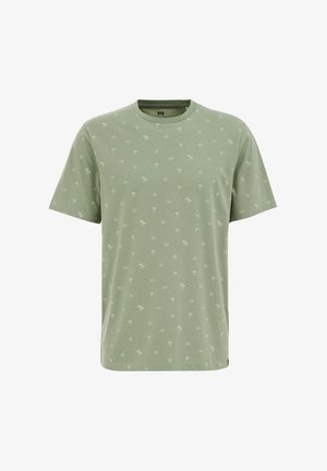 Világos zöld, laza szabású pamut póló, finom, texturált mintával, amely pálmafákat, kagylókat és napmotívumokat ábrázol.