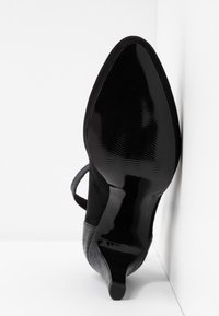 s.Oliver Escarpins à talons hauts - black