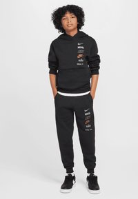 Nike Sportswear CLUB UNISEX - Treniņtērpa apakšdaļas - black/smoke grey/university red
