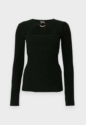 Top negro de canalé de manga larga con un cuello alto, que presenta un detalle de corte y un acento circular dorado en el pecho. Textura suave.
