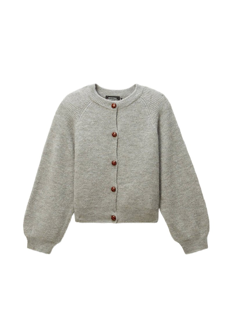 Cardigan gris en tricot avec un col rond, des manches raglan et des boutons en bois sur le devant. Texture douce, design court.