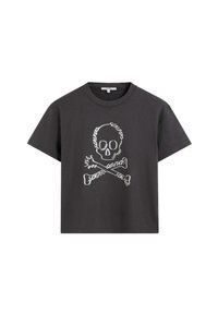 Camiseta negra de manga corta con diseño de calavera y tibias cruzadas en blanco, hecho de texto repetido "Scalpers" en la parte delantera.