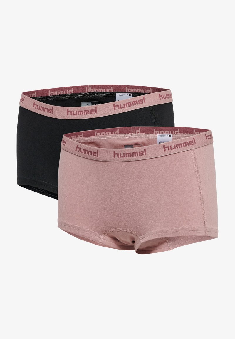 Zwarte en roze boxershorts van een zacht materiaal, met een Hummel-logo op de tailleband en een gladde textuur met een snug fit.