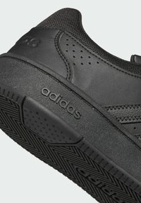 adidas Sportswear CLASSIC  - Basketbalová obuv - core black   core black