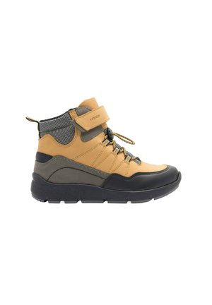 Wysokie buty trekkingowe z jasnobrązowej skóry, szarymi panelami z siatki, czarnym wzmocnionym noskiem i podeszwą, regulowanym paskiem i sznurowadłami dla wsparcia kostki.