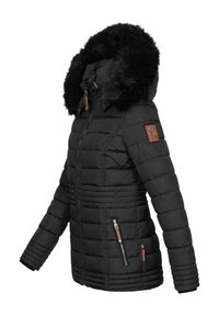 Schwarze Steppjacke mit einer Kapuze aus Kunstfell, mit Reißverschlusstaschen und gerippten Bündchen. Sie verfügt über horizontale Steppung und einem braunen Logo-Patch.