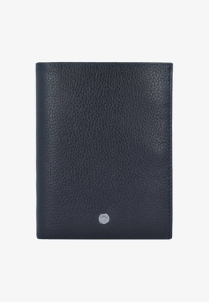 Granatowy skórzany portfel o teksturowanej powierzchni z metalowym akcentem w postaci srebrnego logo. Charakteryzuje się smukłym, prostokątnym kształtem.