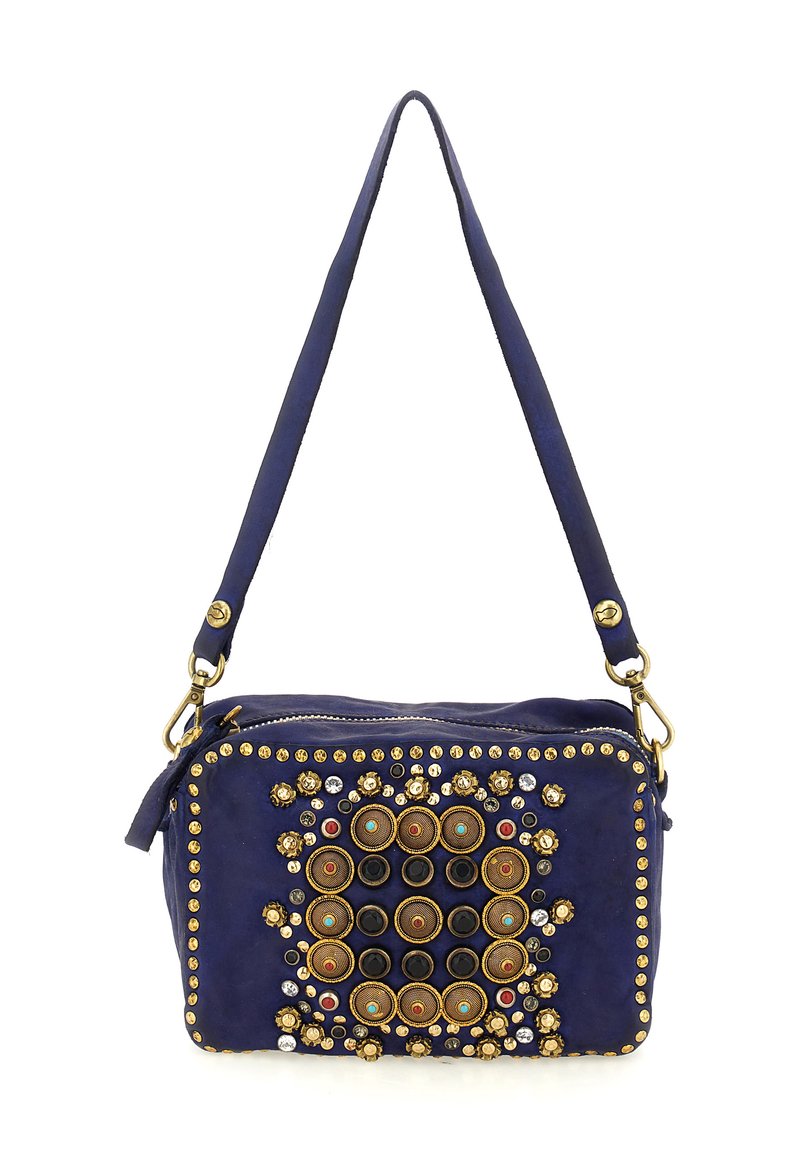 Borsa a spalla in pelle blu navy con decorazioni di borchie dorate, nere, rosse e turchesi in motivi circolari e floreali, con chiusura a zip.