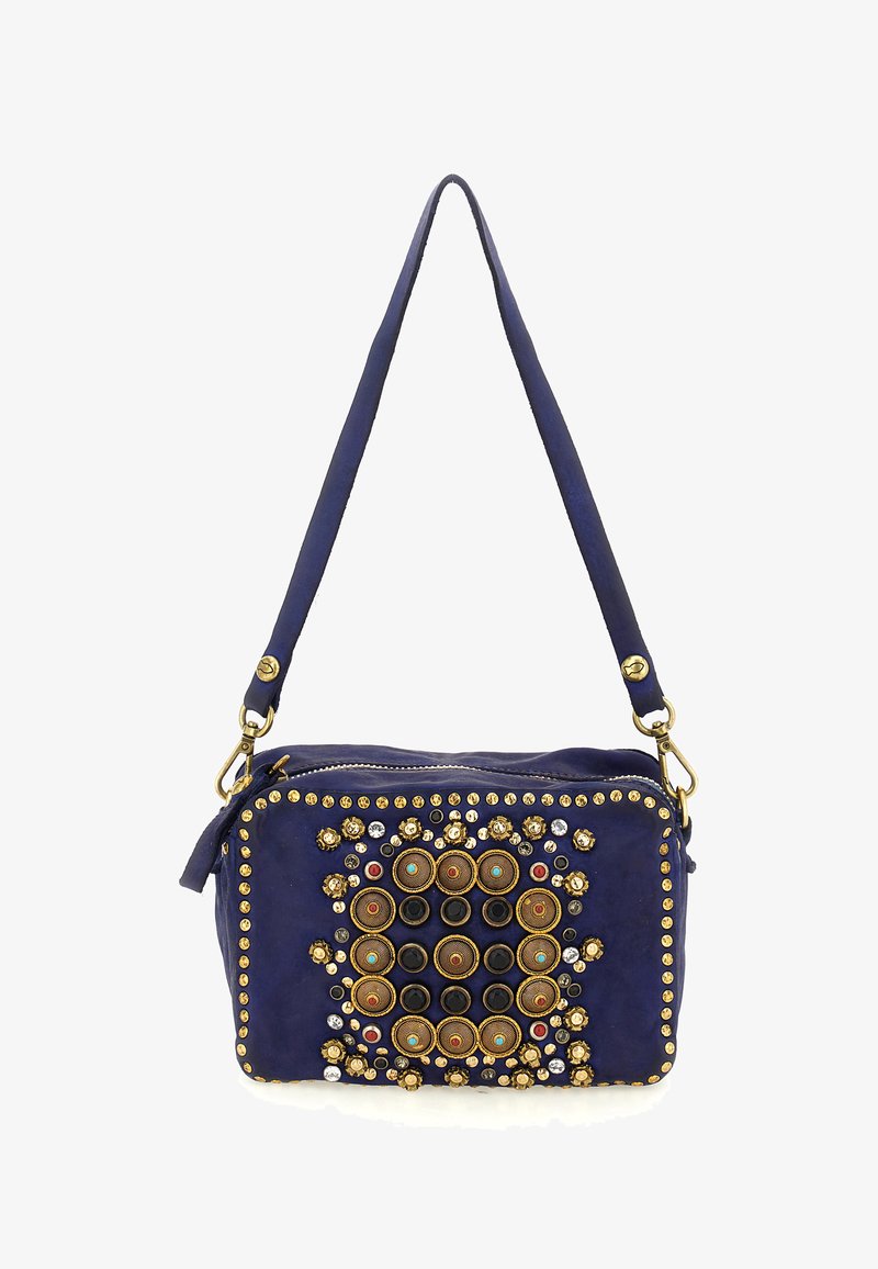 Borsa a spalla in pelle blu navy con decorazioni di borchie dorate, nere, rosse e turchesi in motivi circolari e floreali, con chiusura a zip.