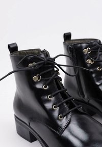Sandra Fontán BETSABE - Botines con cordones - black