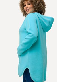 Ulla Popken TEDDY HOODED NECK - Felpa in pile - light blue